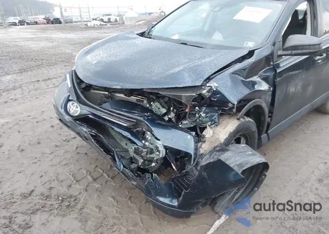 2018 Toyota Rav4 Le z USA, uszkodzony, nr VIN 2T3BFREV6JW777098